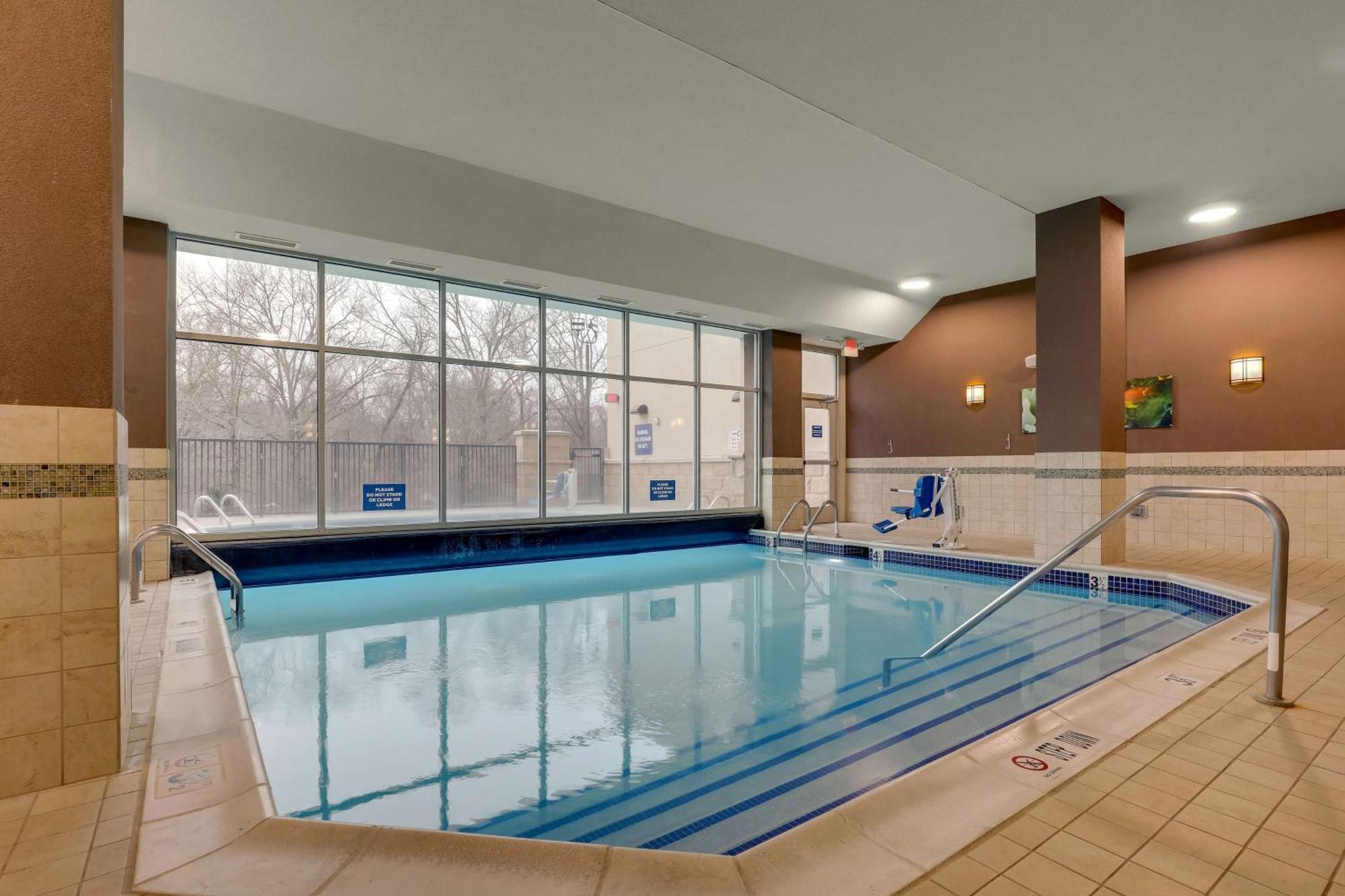 Drury Inn & Suites Charlotte Arrowood Luaran gambar
