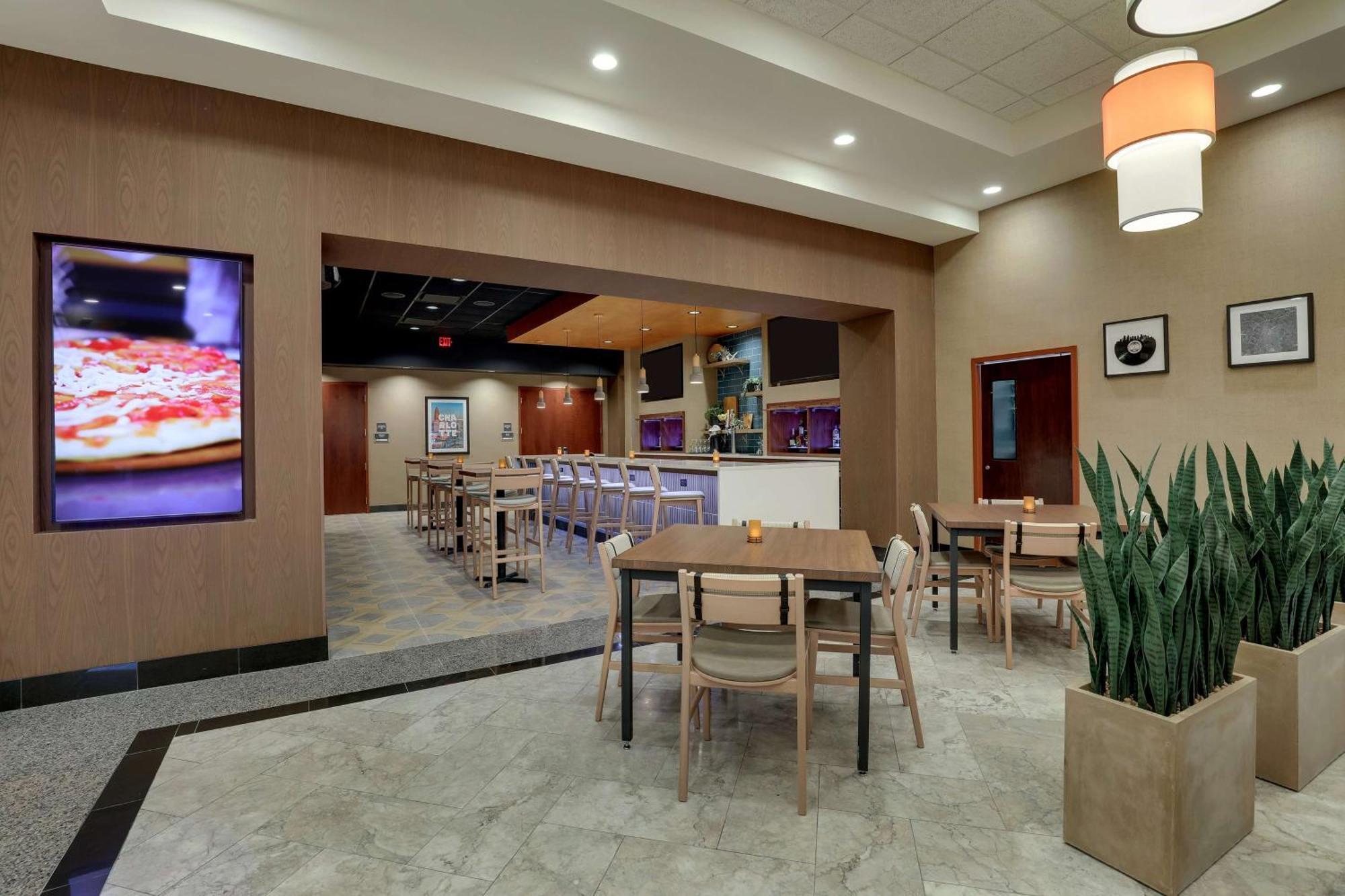 Drury Inn & Suites Charlotte Arrowood Luaran gambar